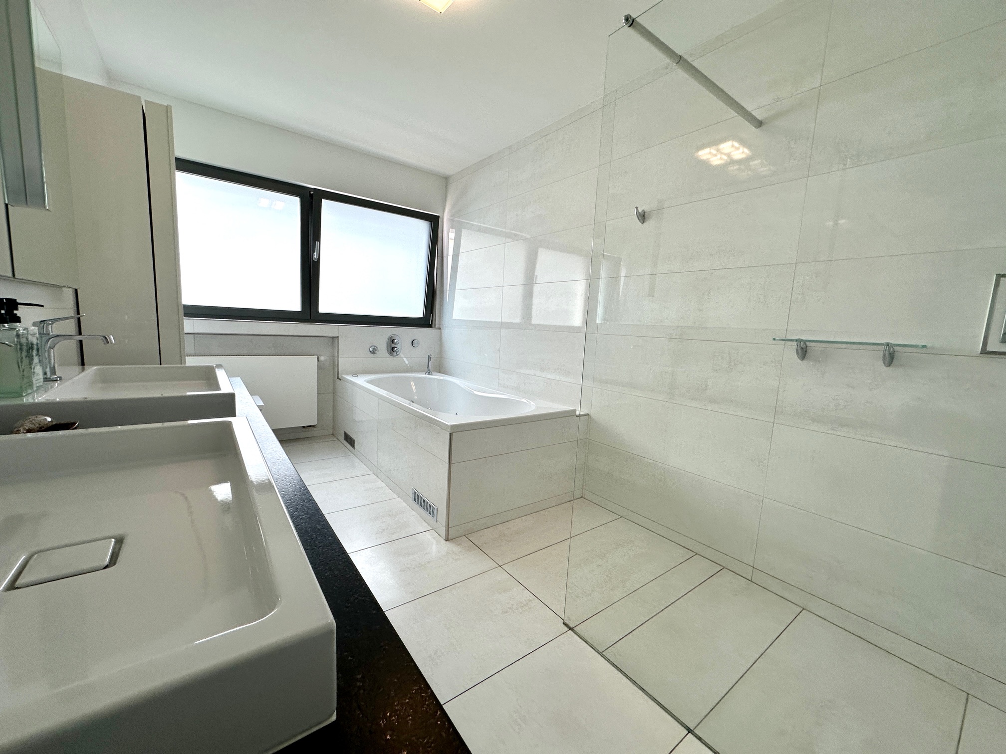 EFH84825 - EFH84825_Bad_OG