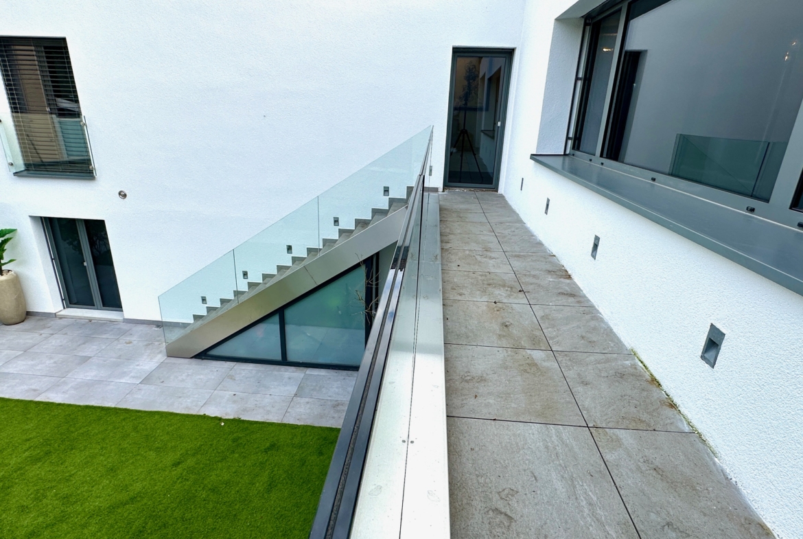 EFH84825 - EFH84825_Balkon