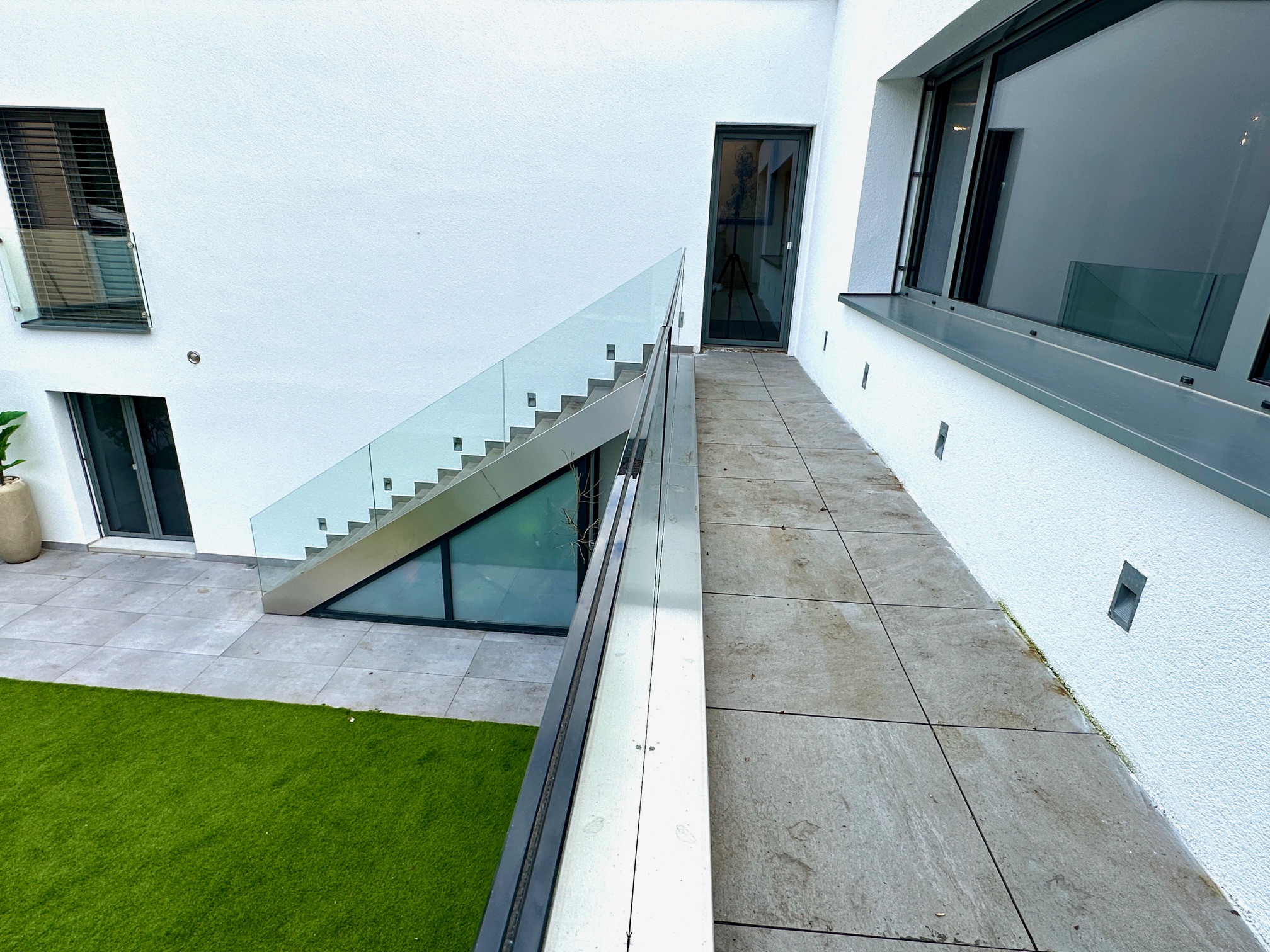 EFH84825 - EFH84825_Balkon