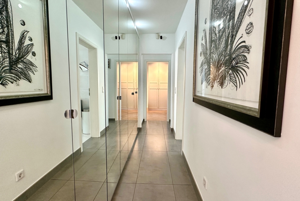 EFH84825 - EFH84825_Diele_OG