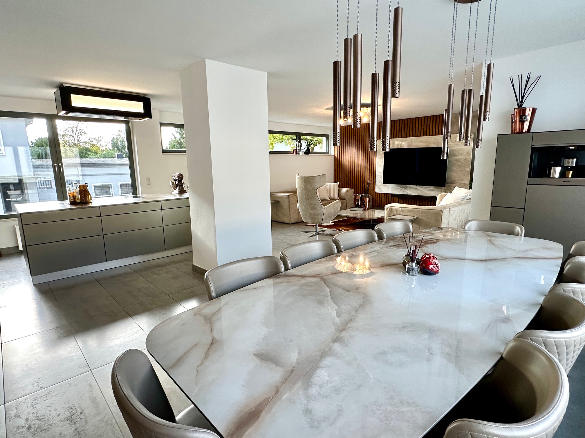 EFH84825 - EFH84825_Essplatz01