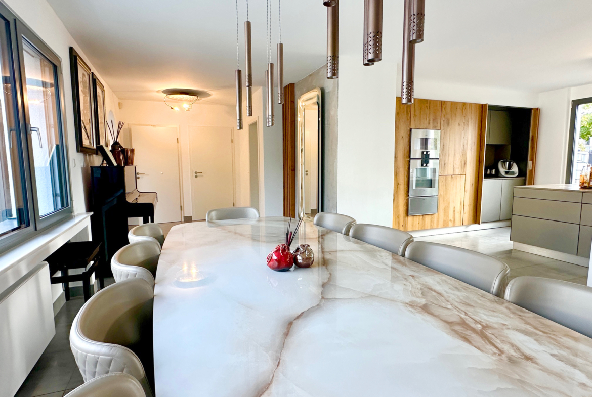 EFH84825 - EFH84825_Essplatz02