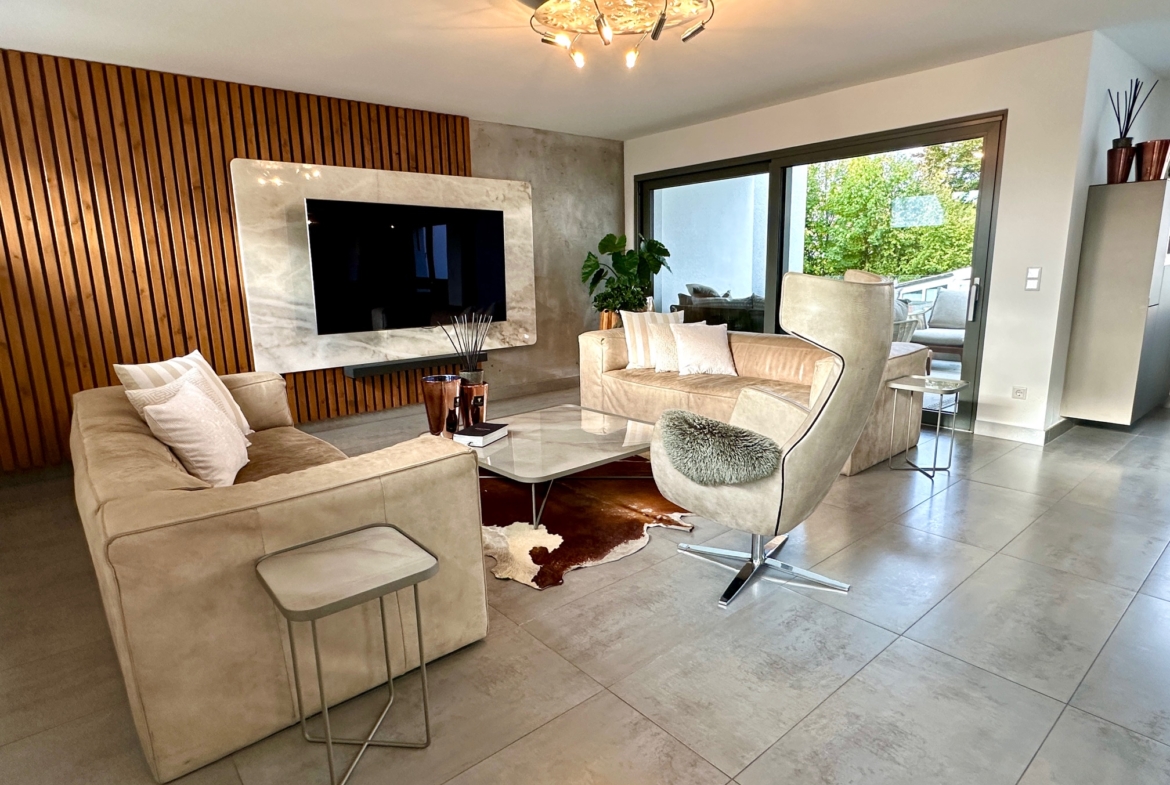 EFH84825 - EFH84825_TVLounge