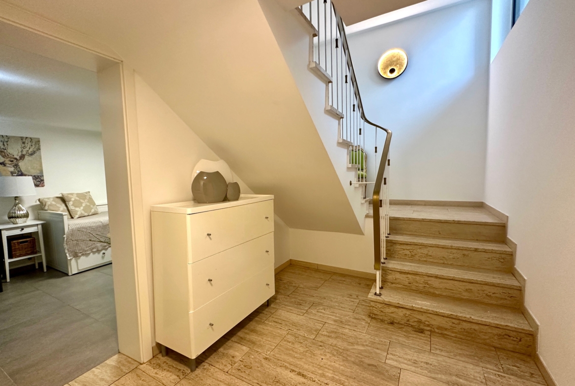 EFH84825 - EFH84825_UG_Treppe