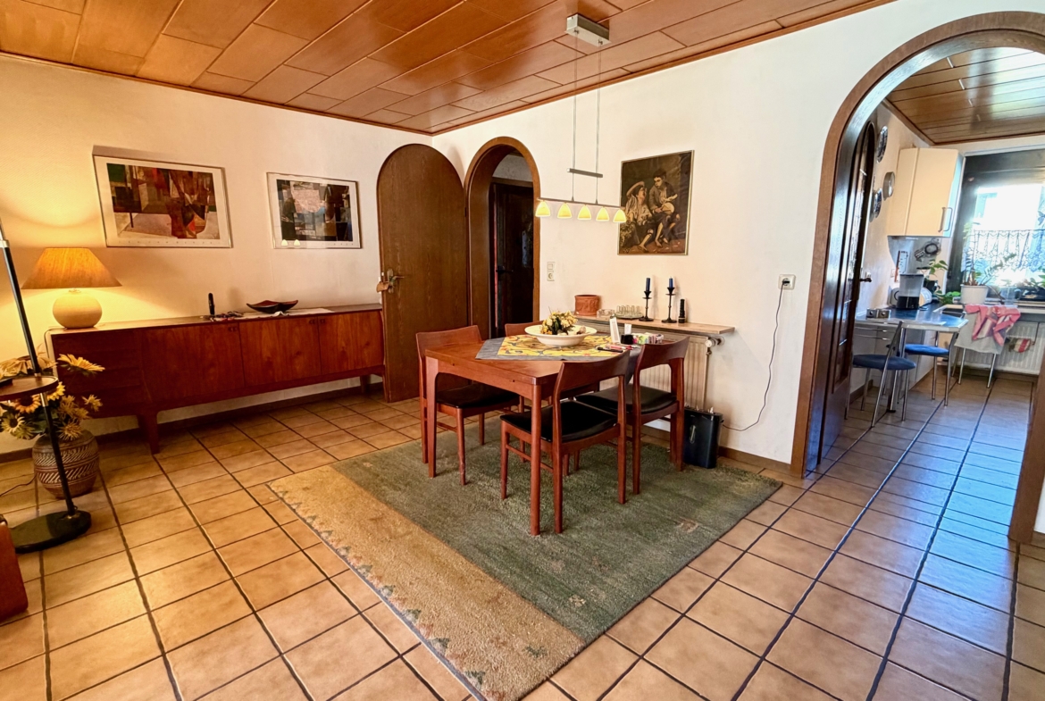 EFH86425 - EFH86425_Essplatz02