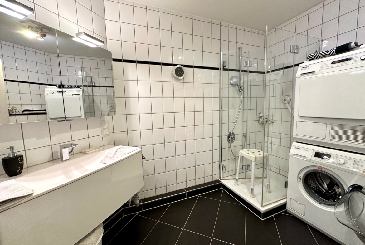 WHG84325 - WHG84325_Duschbad01